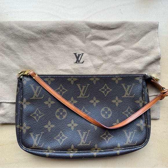 Louis Vuitton Handbags - LOUIS VUITTON AUTHENTICATED Monogram Canvas Pochette Accessoires & 46.5" Strap